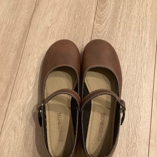 新品茶色の靴