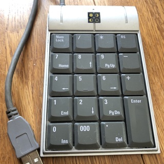USB　テンキーパッド　多少汚れあり（写真参照）