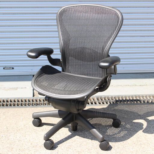 T218)ハーマンミラー HermanMiller アーロンチェア 椅子 オフィスチェア オフィス家具 グラファイト Bサイズ ランバーサポート