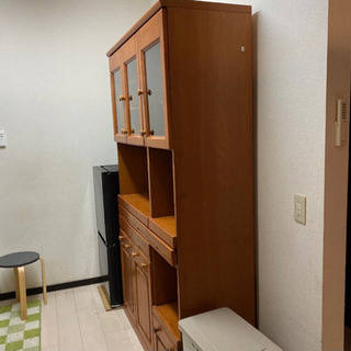 食器棚　綺麗なウッド　十分な収納力！！