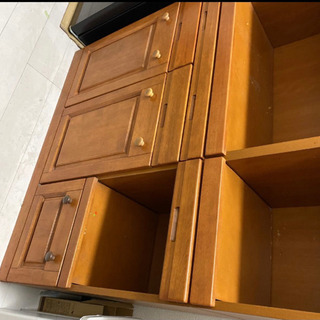 食器棚　綺麗なウッド　十分な収納力！！