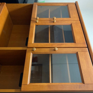 食器棚　綺麗なウッド　十分な収納力！！