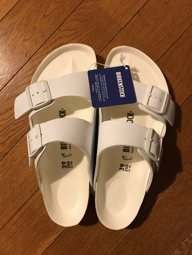 新しい白いビルケンシュトック