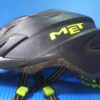 自転車ヘルメット　ジュニア　MET 52～57cm