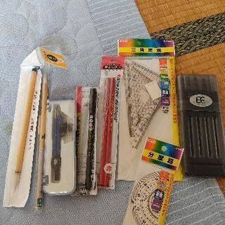 新学期に。 三角定規、分度器、赤鉛筆、かきかたペン、コンパス、毛筆