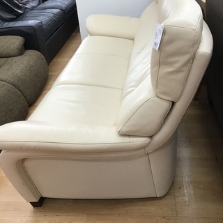 取りに来れる方限定】karimokuの3人掛けソファー。