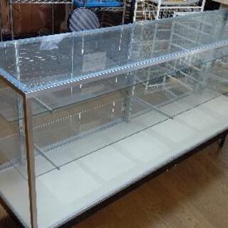 アンティークで昭和レトロ感じる ガラスショーケース