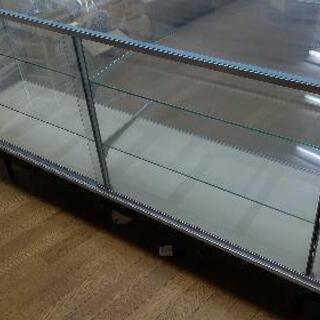 アンティークで昭和レトロ感じる ガラスショーケース