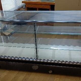 アンティークで昭和レトロ感じる ガラスショーケース