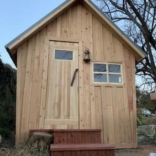 タイニーハウスは、庭先に建て木造の小さな小屋です。6畳未満だから、建築許可が不要。どこでも自由に建てることができます。 - 甲賀市