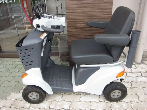 引取限定 中古品 SUZUKI スズキ セニアカー ET4D8 タイプI 音声案内付き 2018年製 動作確認済 引取限定 中古品 SUZUKI スズキ セニアカー ET4D8 タイプI 音声案内