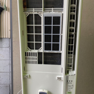 ウインドエアコン　配達無料！冷房専用　本体　取り付け枠　リモコン付き