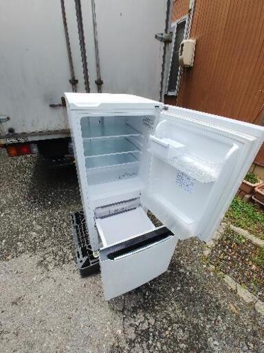 本日予約なりました、冷蔵庫　単身者用　130L 　2014年　Hisense
