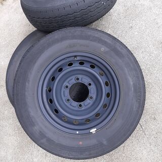 スタイリッシュシンプル トヨタ ハイエース 未使用タイヤ ホイール