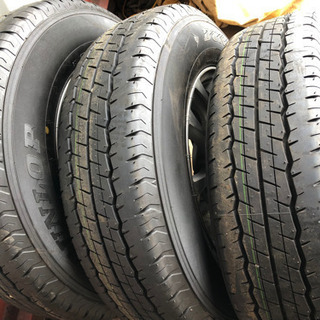 ハイエース、キャラバンに　ダンロップLTタイヤ、アルミセット