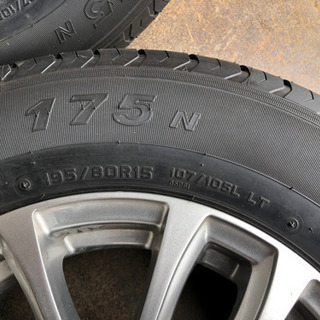 ハイエース、キャラバンに　ダンロップLTタイヤ、アルミセット