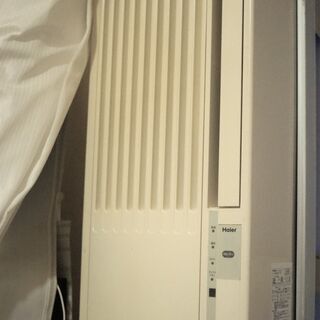 冷房専用ウィンドウエアコン　ハイアール　枠、リモコン付き　2011年製