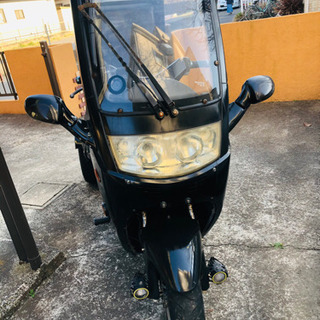 ヴォーグ（3輪トライクバイク、150cc、二人乗り可、ヘルメット不要、高速可、屋根付き）
