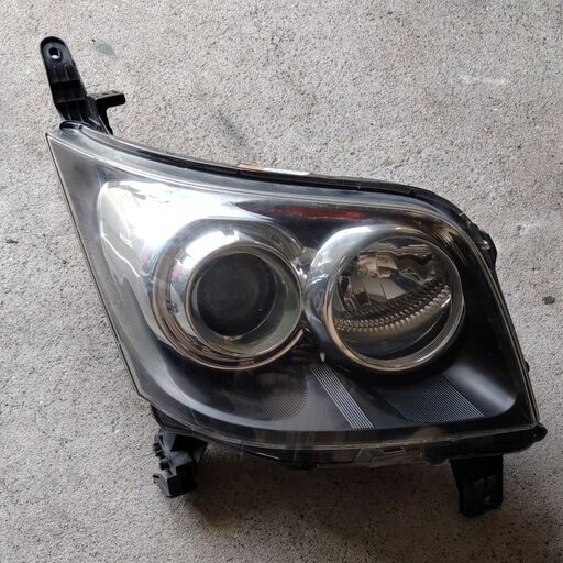 L175S ムーブカスタム　HIDヘッドライト右側です、劣化少なく綺麗