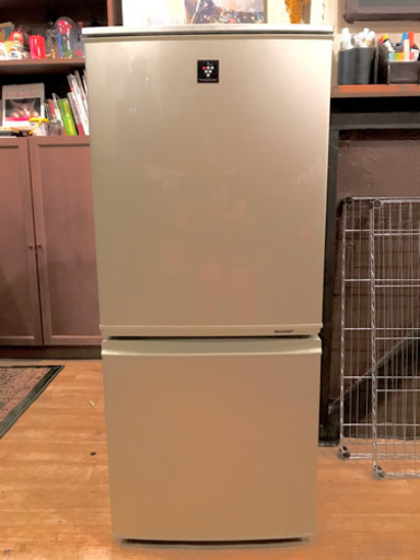シャープ　冷蔵庫　137L 左開き　2013年