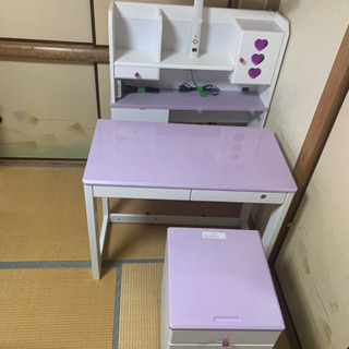 ニトリ製 学習机 女の子用 美品です。
