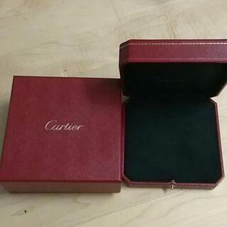 Cartier ジュエリーボックスとショップバッグ