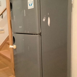 【ネット決済・配送可】古い冷蔵庫 1996年式 東芝