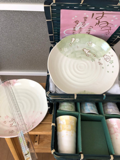 はねうさぎ柄   竹かご入り盛り皿セット【新品・未使用品】