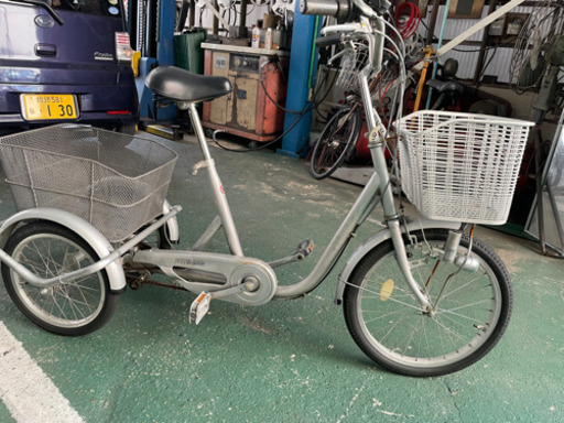 三輪自転車、タイヤ入れ替え済み。