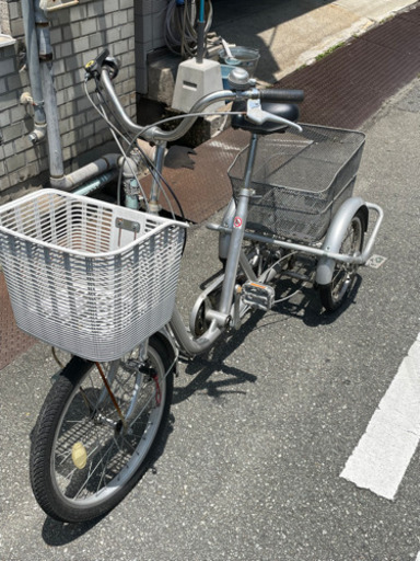 購入 三輪自転車、タイヤ入れ替え済み。 