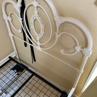 Laura Ashley お洒落なシングルベッド　(美品)