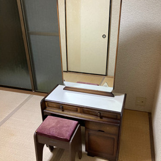 【鏡台・ドレッサー】椅子付き・鏡面の角度変更可能
