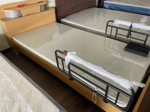 電動ベッド　マットレス\u0026手すり付き