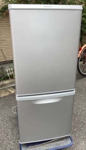 【RKGRE-669】特価！Panasonic/138L 2ドア冷凍冷蔵庫/NR-B146W-S/中古品/2014年製/当社より近隣無料配達！
