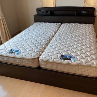 FRANCEBED クイーンベッド、引き出し・ライト付き、良品 幅170cm