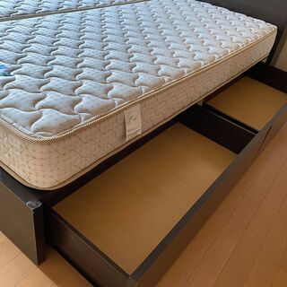 FRANCEBED クイーンベッド、引き出し・ライト付き、良品 幅170cm