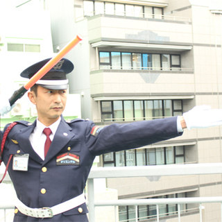 【警備STAFF】交通誘導・イベント・駅警備でのご案内業務・施設警備・駐車場警備等…たくさんのお仕事があります♪高日給+高待遇の警備のお仕事です♪ 株式会社オリエンタル警備 横浜 新横浜 - 横浜市