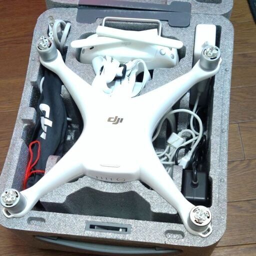 DJI PHANTOM4 standardセット カーチャージャー付き ドローン