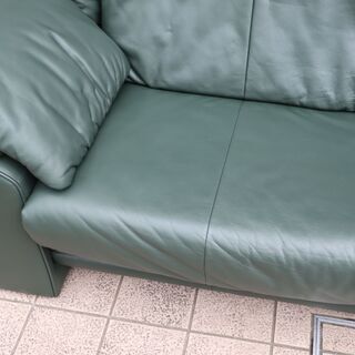ドイツerpo(エルポ)社の『Atlanta(アトランタ)』リクライニングソファーです。グリーンの総本革3人掛けソファーはシンプルなデザインながら機能的！シアタールームなどに♪