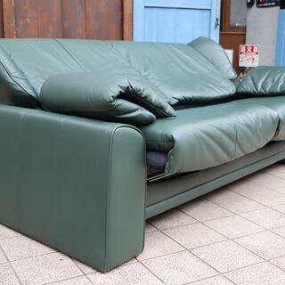 ドイツerpo(エルポ)社の『Atlanta(アトランタ)』リクライニングソファーです。グリーンの総本革3人掛けソファーはシンプルなデザインながら機能的！シアタールームなどに♪
