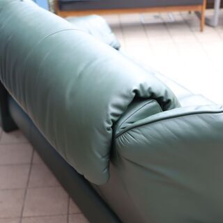 ドイツerpo(エルポ)社の『Atlanta(アトランタ)』リクライニングソファーです。グリーンの総本革3人掛けソファーはシンプルなデザインながら機能的！シアタールームなどに♪