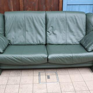 ドイツerpo(エルポ)社の『Atlanta(アトランタ)』リクライニングソファーです。グリーンの総本革3人掛けソファーはシンプルなデザインながら機能的！シアタールームなどに♪