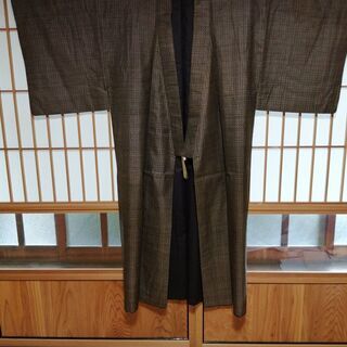 大幅値下げ【美品】⑪大島紬の男性用着物（こげ茶）・絹１００％