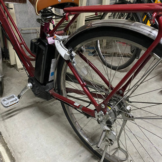 赤の電動アシスト自転車