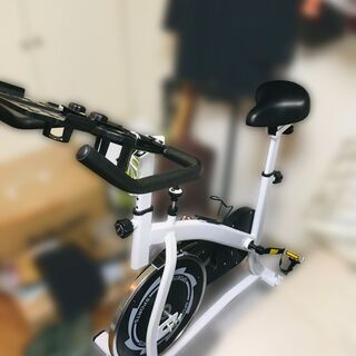 スピンバイク無料でお渡しします。4階から1階まで一緒に運んでくれ...