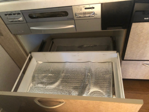 システムキッチン　自動食器洗機　新品購入されますと１２０万円以上します。