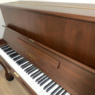 【7月在庫一掃セール】ヤマハ アップライトピアノ 木目デザインの猫脚美品ピアノ 7月在庫一掃セール】ヤマハ アップライトピアノ 木目デザインの猫脚美品
