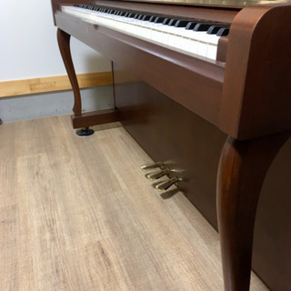 【7月在庫一掃セール】ヤマハ アップライトピアノ 木目デザインの猫脚美品ピアノ 7月在庫一掃セール】ヤマハ アップライトピアノ 木目デザインの猫脚美品