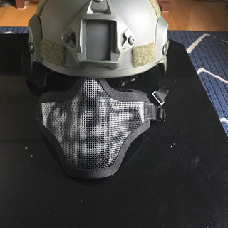 サバゲーミリタリヘルメットとマスク
