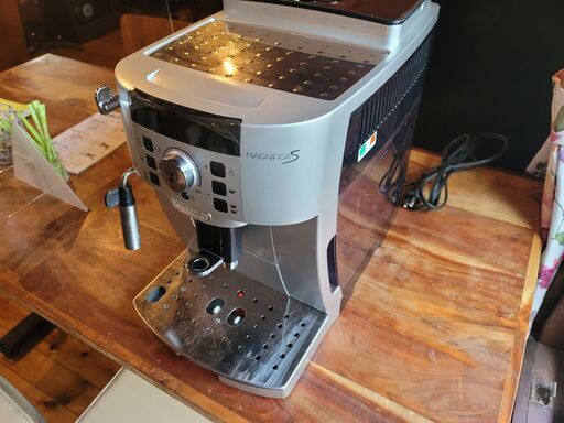 DeLonghi　デロンギ　マグニフィカS　ECAM22110SBH 　コンパクト全自動エスプレッソマシン　コーヒーメーカー 18560円